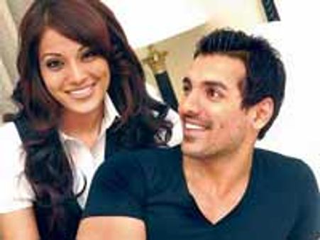 जॉन और विपाशा में बहुत अंतर है