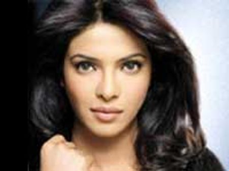 अबकी सात किरदार निभाएंगी प्रियंका