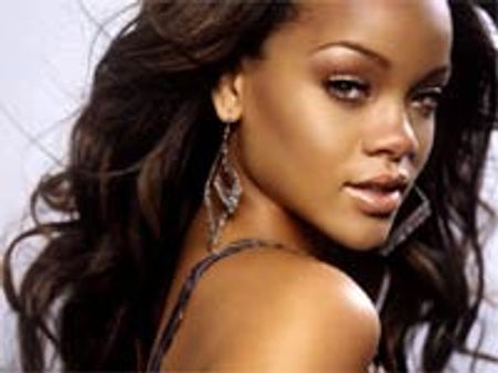 रिहाना को मददगार की तलाश