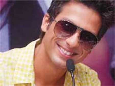 एक से दो होने के इंतजार में शाहिद