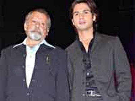 'मौसम' में रंग बिखेरेंगे शाहिद कपूर