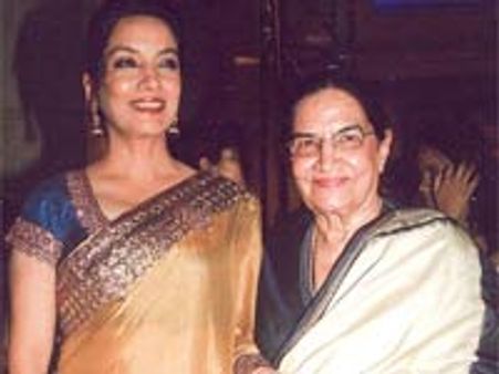 'कैफी एंड आई' पर फिल्म देखना चाहती हैं शौकत