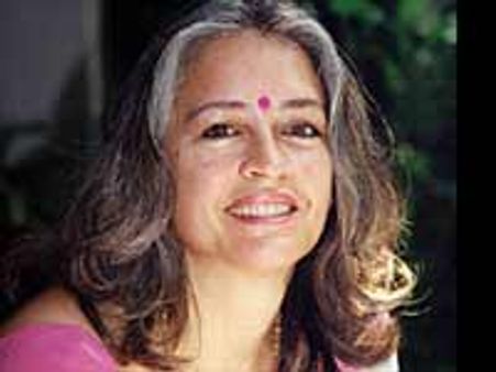 रितिक की मां बनीं नफीसा अली