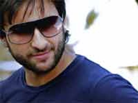 रेस 2 में सैफ