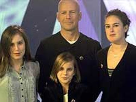 ब्रूस विलिस पर राज करती हैं....