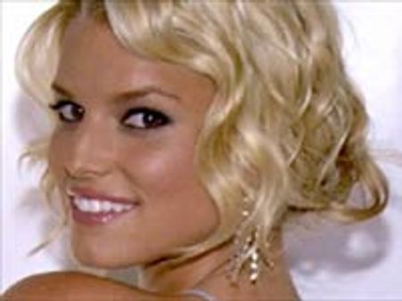 अपने कपड़े देखकर चौंक उठी जेसिका