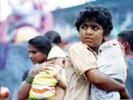 खुद की फिल्म नहीं देख सकते बाल कलाकार