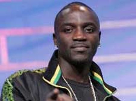 शाहरुख की फिल्म में गाएंगे एकॉन