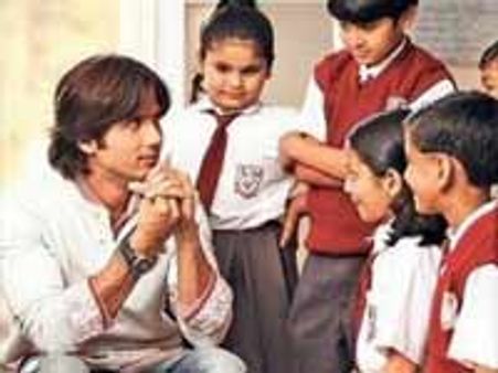 आमिर को फॉलो कर रहे हैं शाहिद