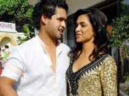 सिद्धार्थ है दीपिका का लव आजकल..