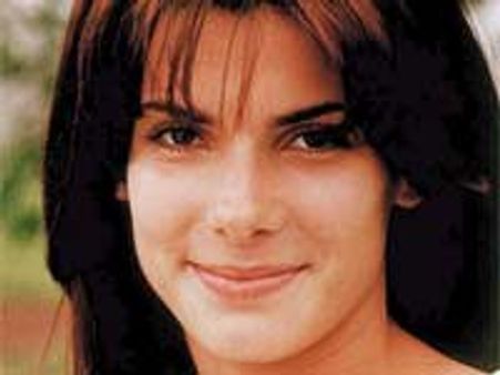 सांड्रा के पति ने माफी मांगी