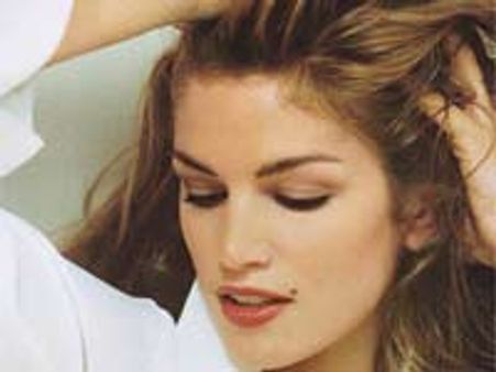 सुंदर दिखना है तो रहिए खुश: सिंडी क्रॉफोर्ड