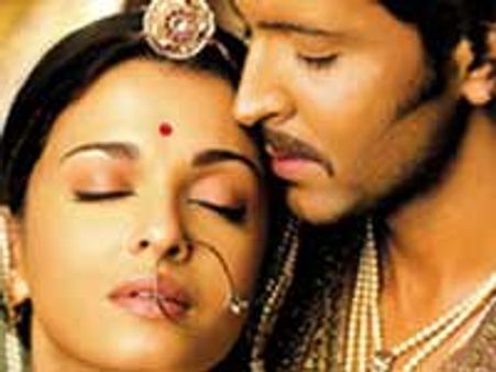 बॉलीवुड पश्चिम की नकल कर रहा है: चिन्नी प्रकाश