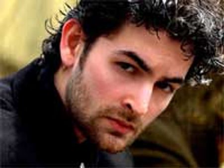 दो नावों पर सवार नील नितिन मुकेश