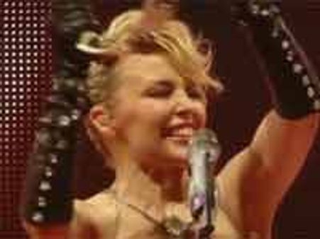 बहन की जगह नहीं लेंगी काइली मिनॉग