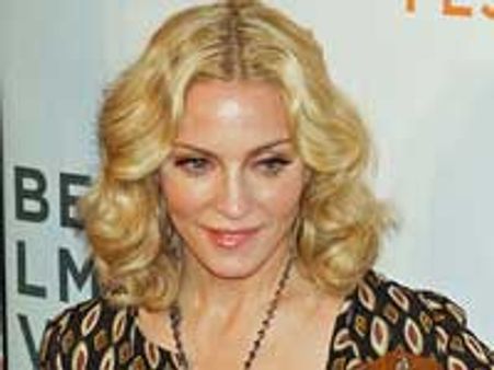 बच्चों के साथ मलावी के दौरे पर मैडोना