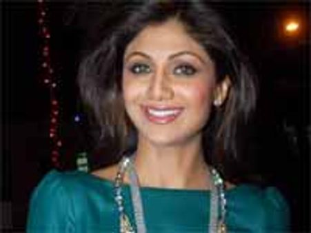 बुर्का पहन ख्वाजा के दर पहुंची शिल्पा