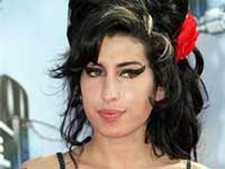 अशर के साथ गाने के लिए बेकरार वाइनहाउस