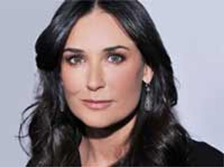 खुद को बच्चा महसूस करती हैं मूर