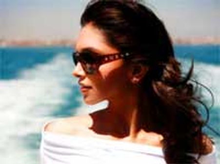 सिद्धार्थ के नाम पर भड़कीं दीपिका