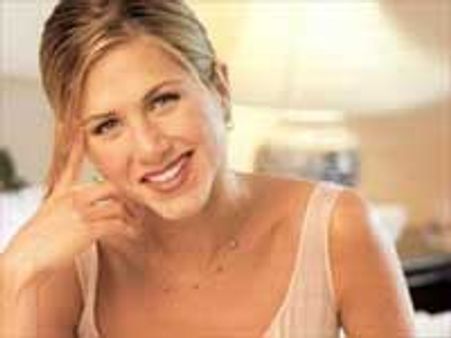 मां के पास वापस लौटी एनिस्टन