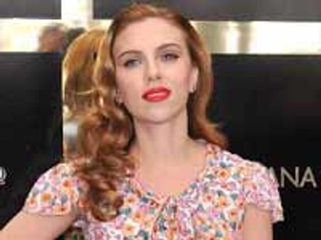 'आयरन मैन 2' की पोशाक पर फिदा स्कारलेट