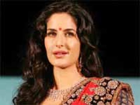 कैटरीना बाइक सीख रही हैं