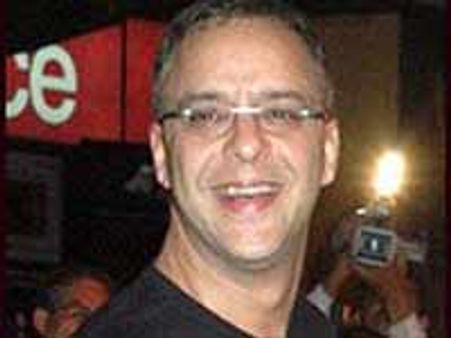 विधु ने भेजा 'फोर्थ इडियट' को नोटिस