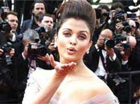 ऐश की आंखे हुई लाल