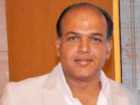 आशुतोष का 'अभिनेता खोजो अभियान'