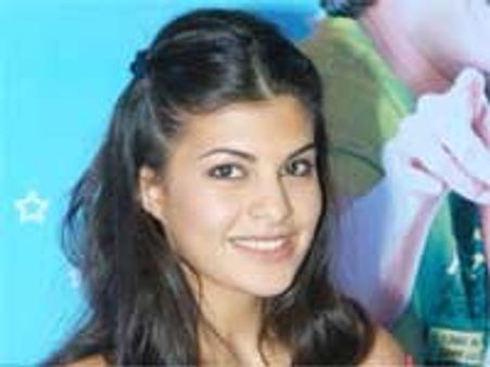 ब्‍लू-2 के लिए जैक्‍लीन तैयार