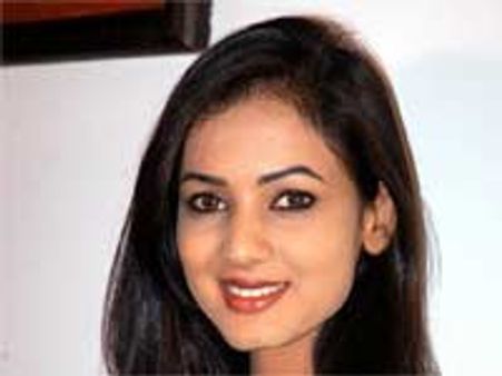 सोनल चौहान बनी दुल्हन