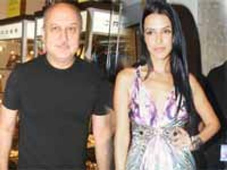 नेहा धूपिया को हुआ अनुपम खेर से प्यार