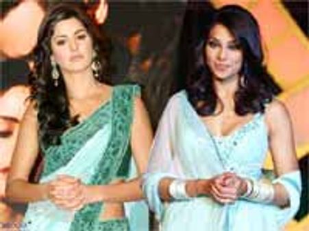 कैटरीना की तरह अब बिपाशा भी पूरे कपड़े में