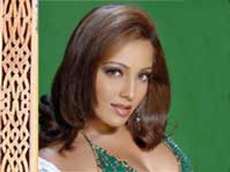 हैकर ने मेघना नायडू को किया गर्भवती