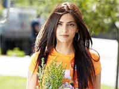 फिल्में नहीं बजट फ्लाप होता है : सोनम कपूर