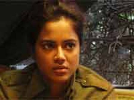 रेड अलर्ट से समीरा करेगी लोगों को अलर्ट