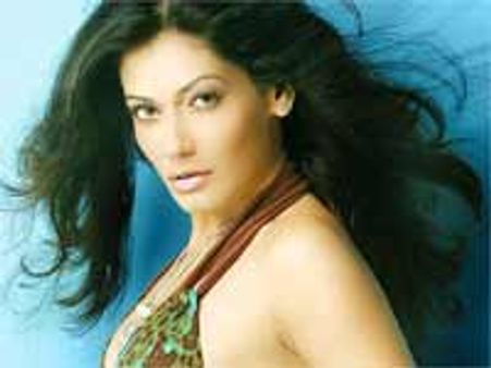 पायल रोहतगी की बेबसी, ‘भेजा फ्राय’ से अलग हुई