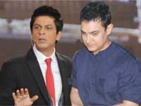 आमिर-शाहरुख दूर हुए शिकवे गिले