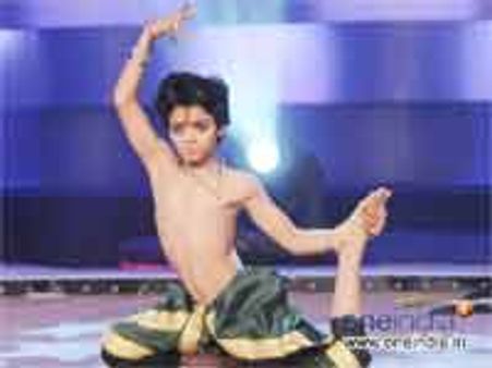 आगरा के स्पर्श श्रीवास्तव बने चक धूम धूम विनर