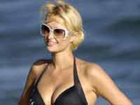 कोई कपड़ा दोबारा नहीं पहनती पेरिस