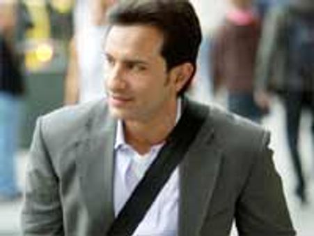 कपूर परिवार के साथ छुट्टियों पर सैफ