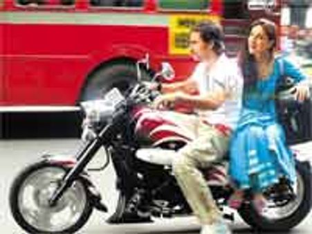 आशियाना तलाश रहे हैं सैफ-करीना