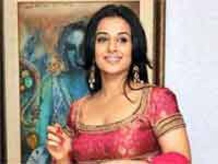 कंधे की चोट से ग्रसित विद्या बालन