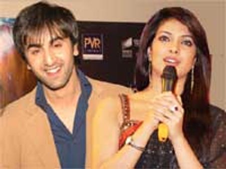 प्रियंका बेहद हसीन है : रणबीर कपूर