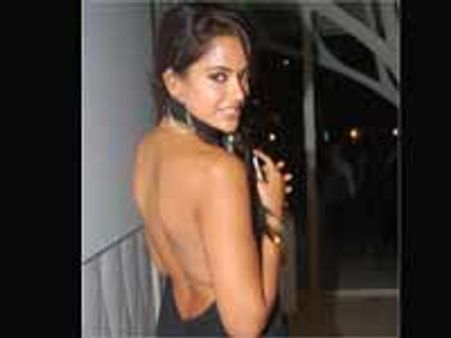 समीरा रेड्डी सीख रही हैं बाइक