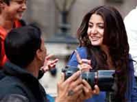 अनुष्का शर्मा ने अक्षय कुमार को हड़काया