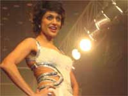 अंतवस्त्रों के विज्ञापन में मंदिरा बेदी