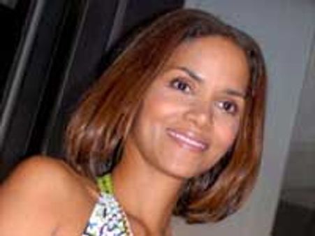 न्‍यूड होकर स्‍वतंत्र महसूस करती हैं हेल बेरी