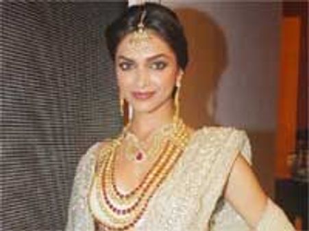 फरहा खान के शो में दीपिका की अदाएं